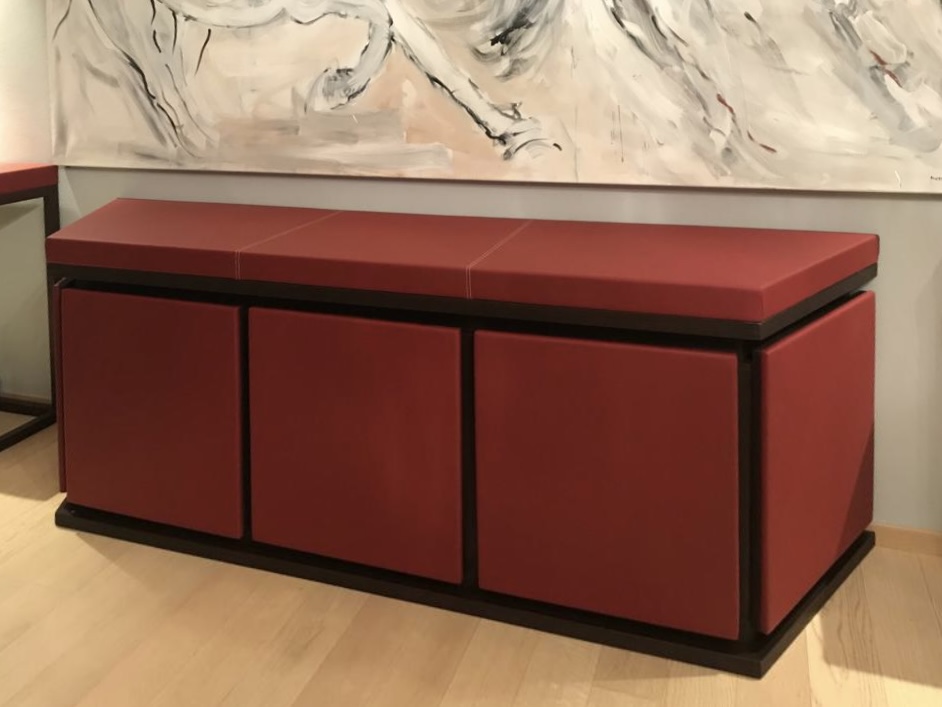 Credenza e consolle in pelle rossa