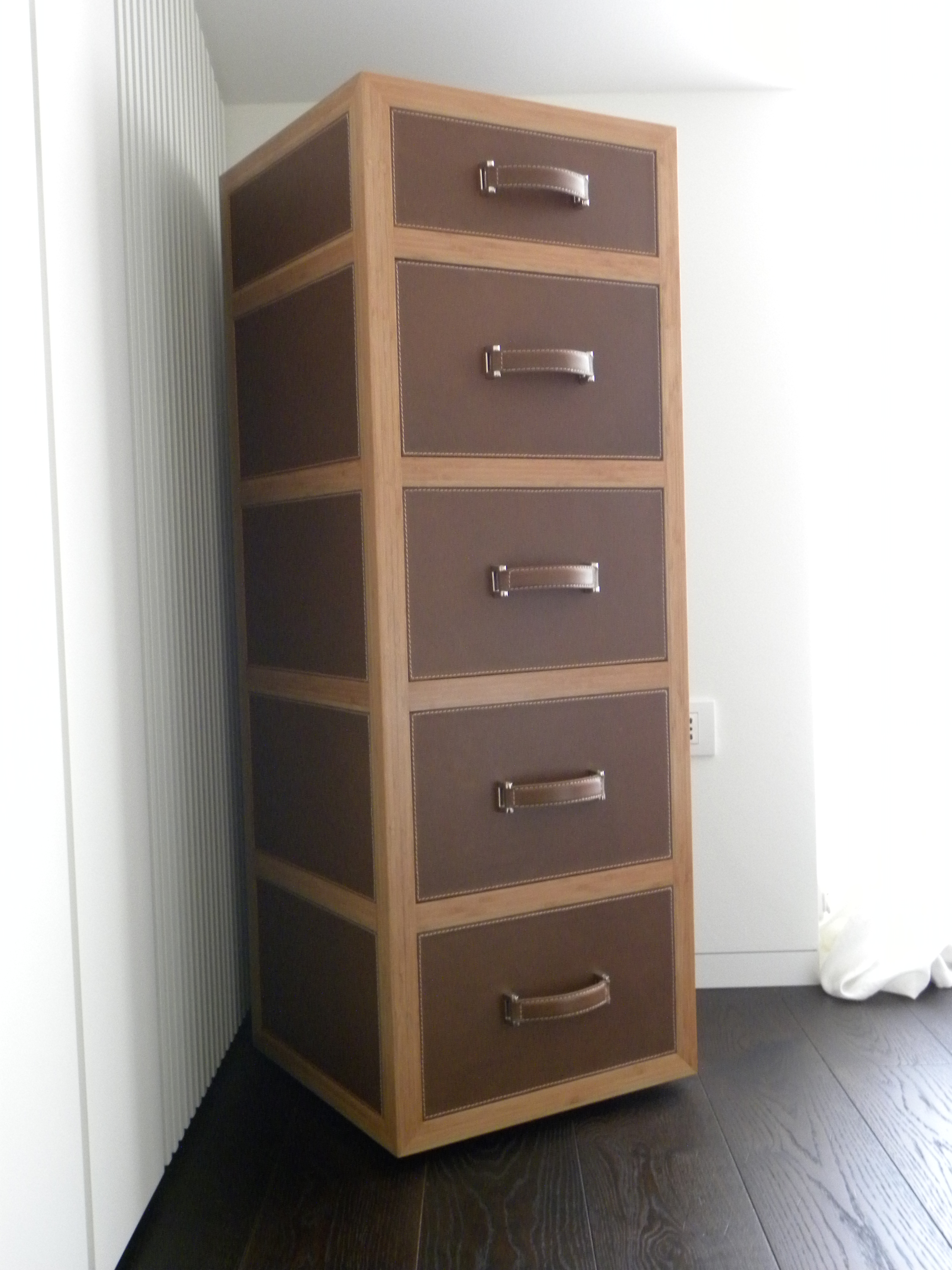 Settimanale in legno e cuoio