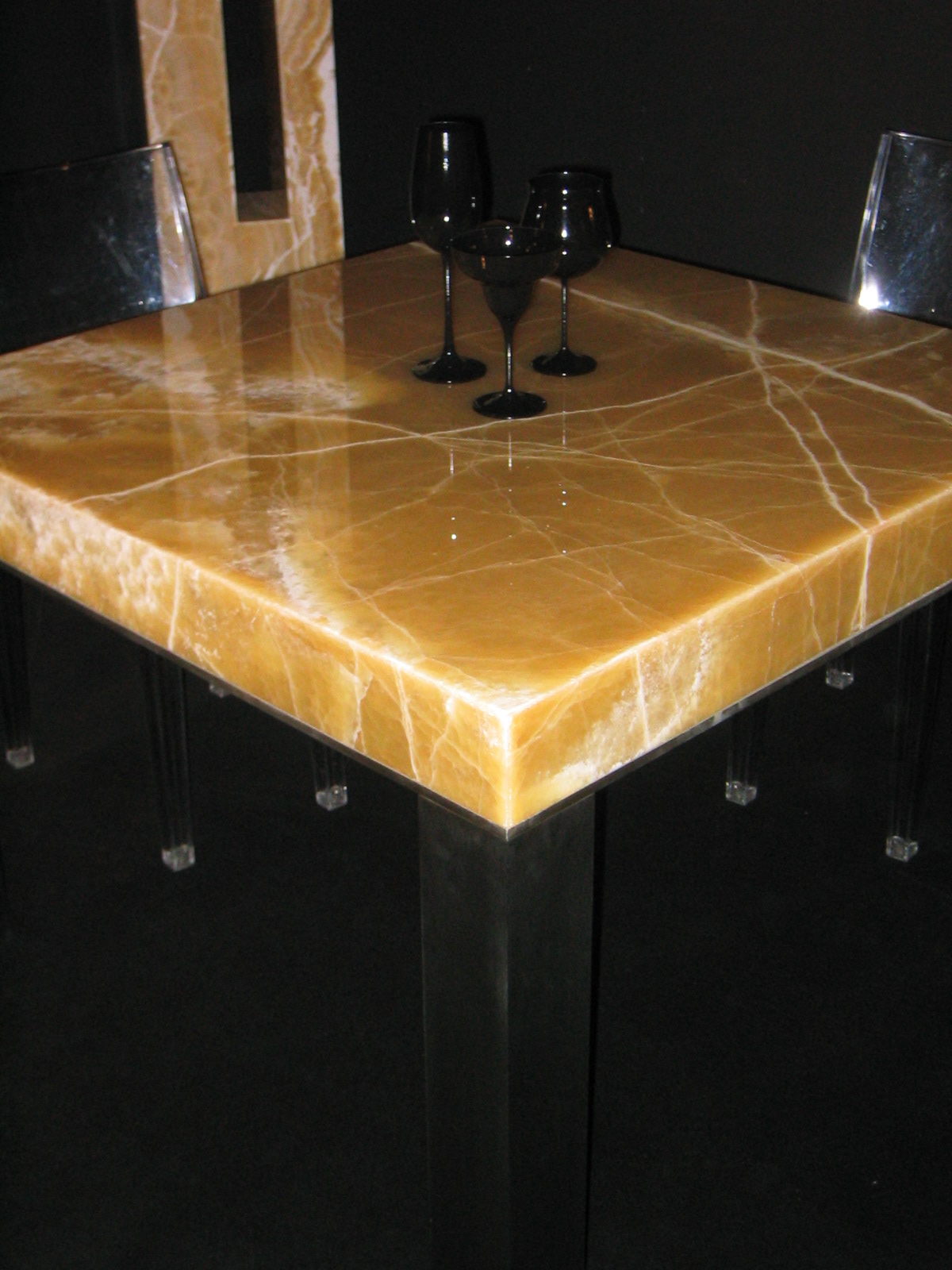 Tavolo e lampade in onice