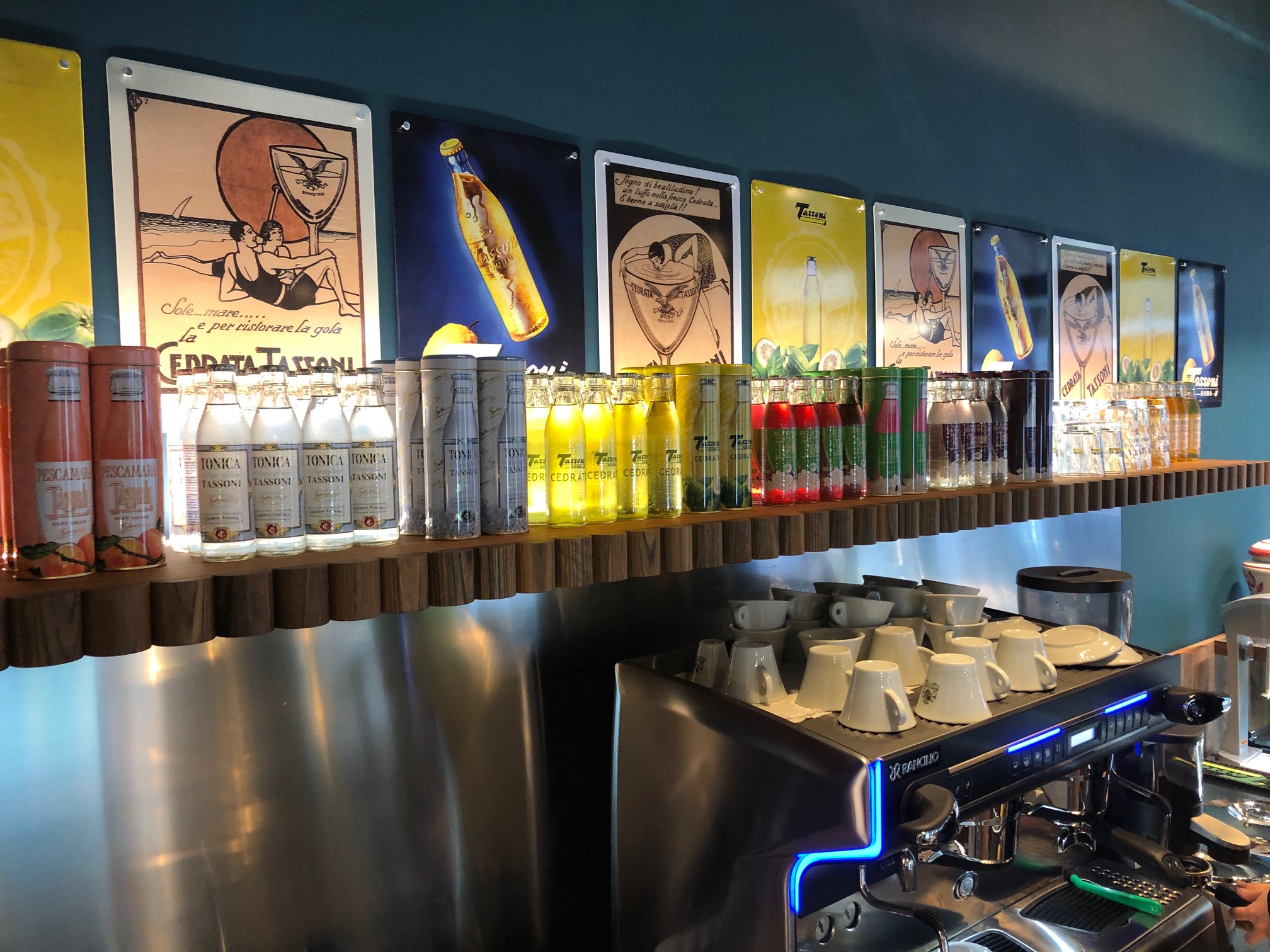 LOUNGE BAR GELATERIA 12