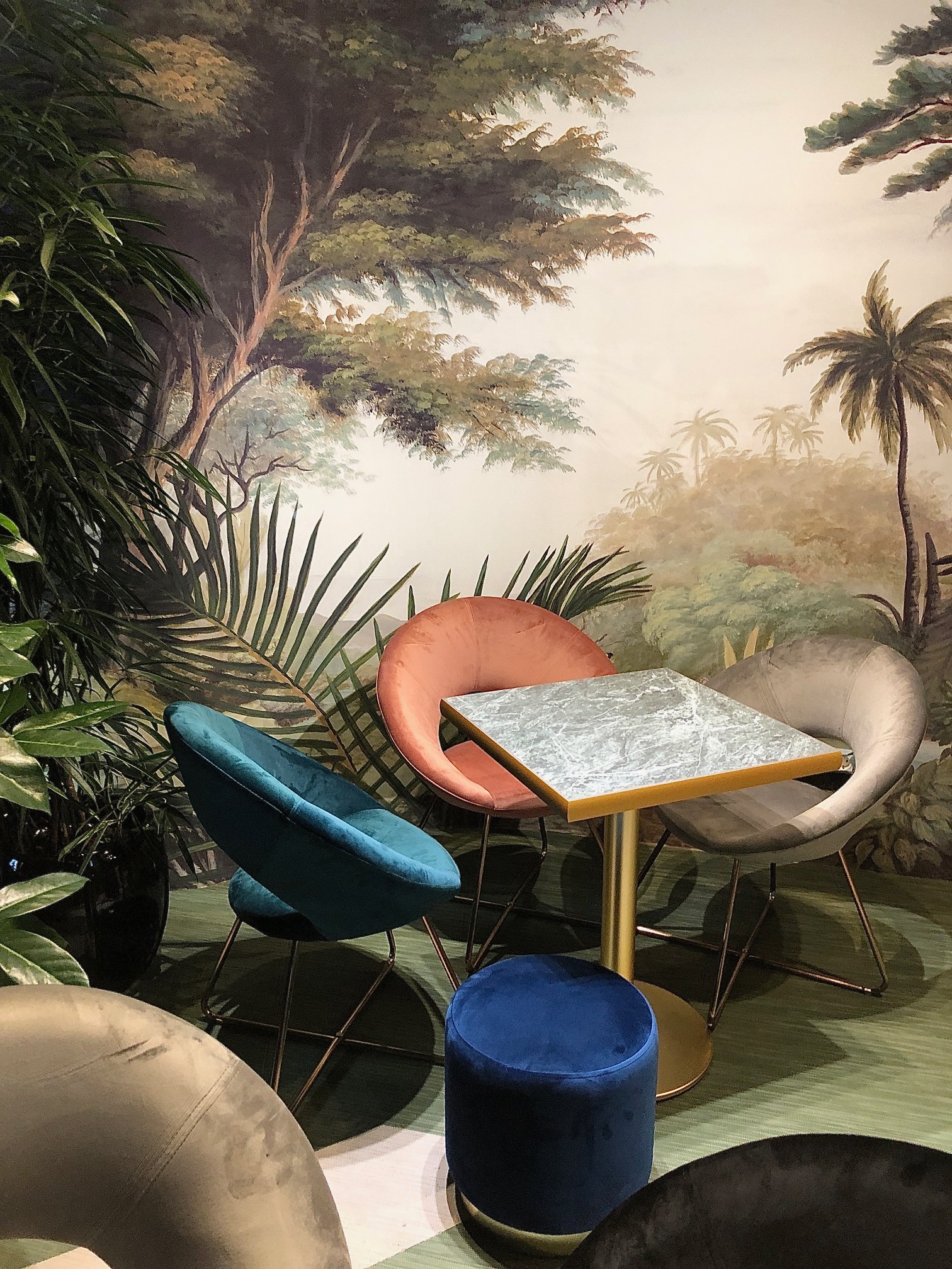 LOUNGE BAR GELATERIA 15