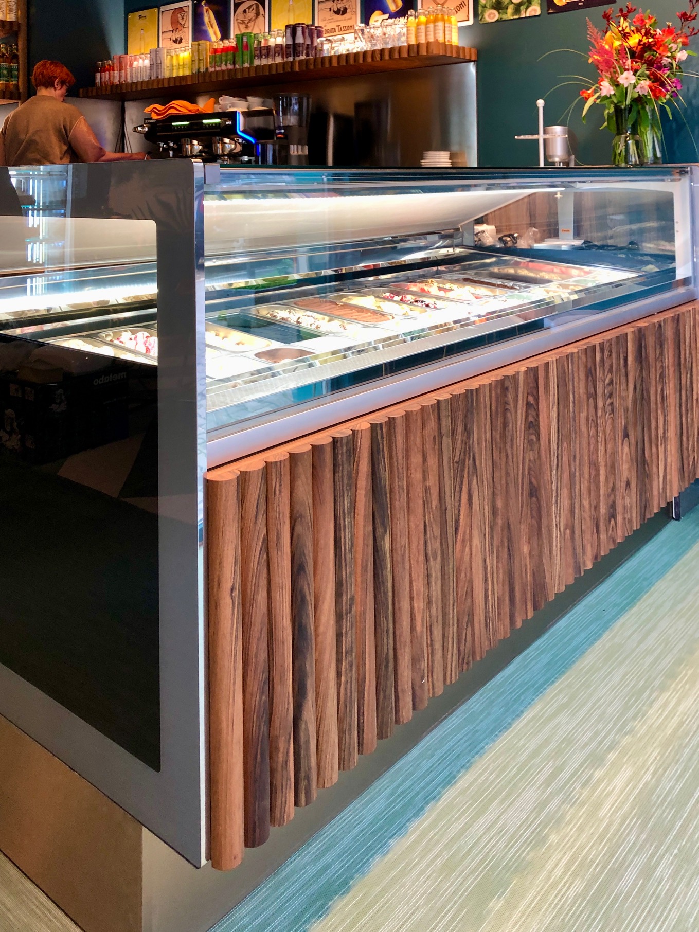 LOUNGE BAR GELATERIA 3