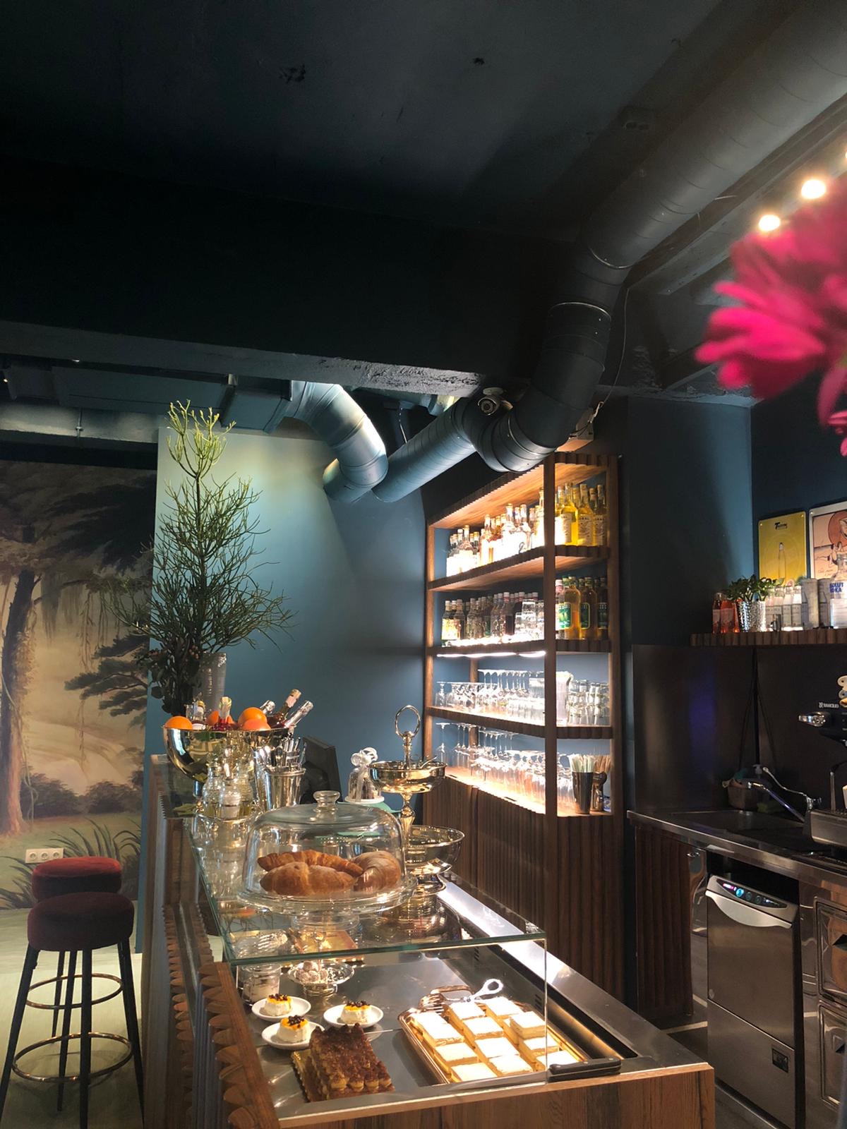 LOUNGE BAR GELATERIA 6