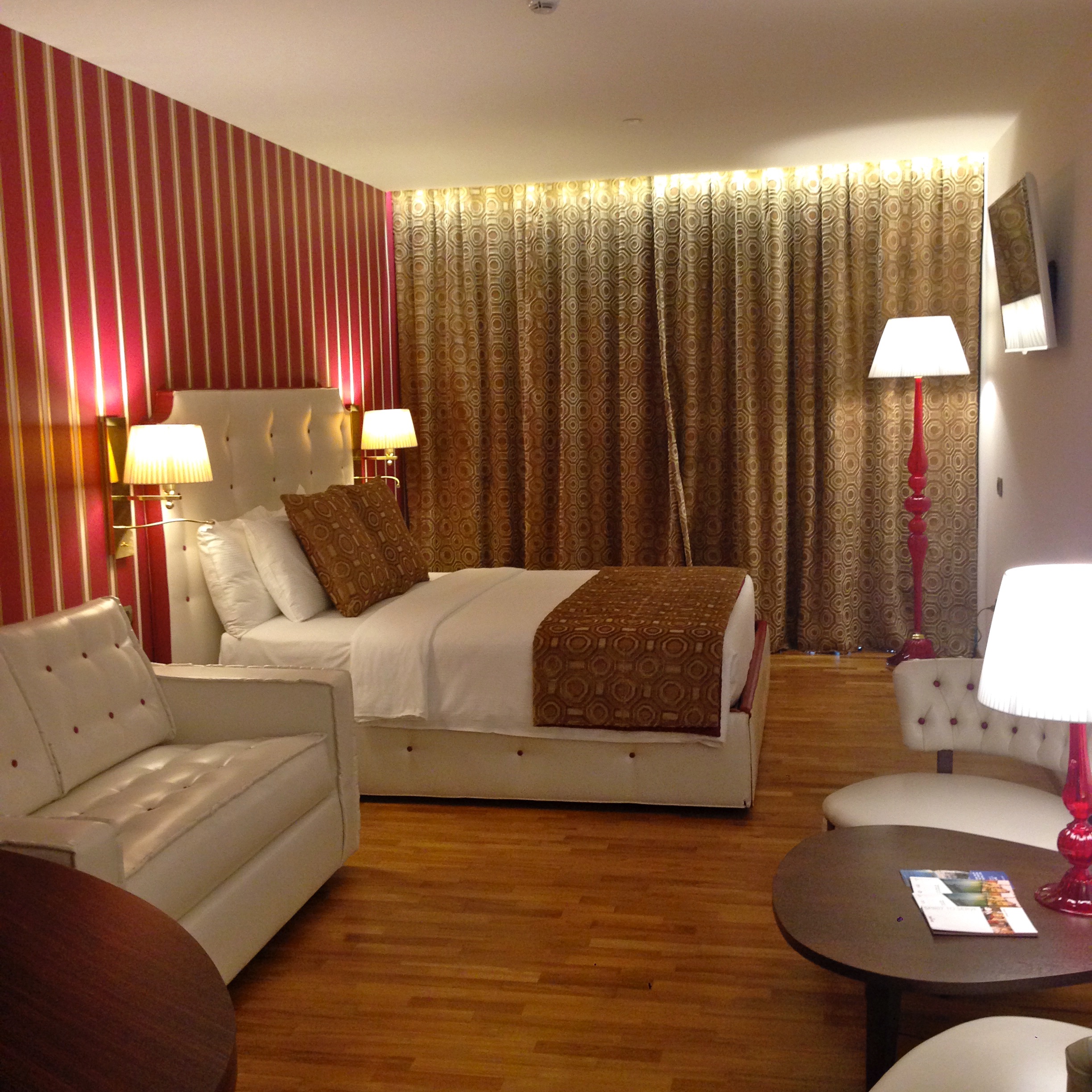 HOTEL E SUITE 12
